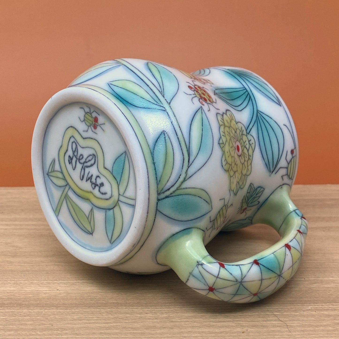 05_13oz Mug: Floral,Bugs