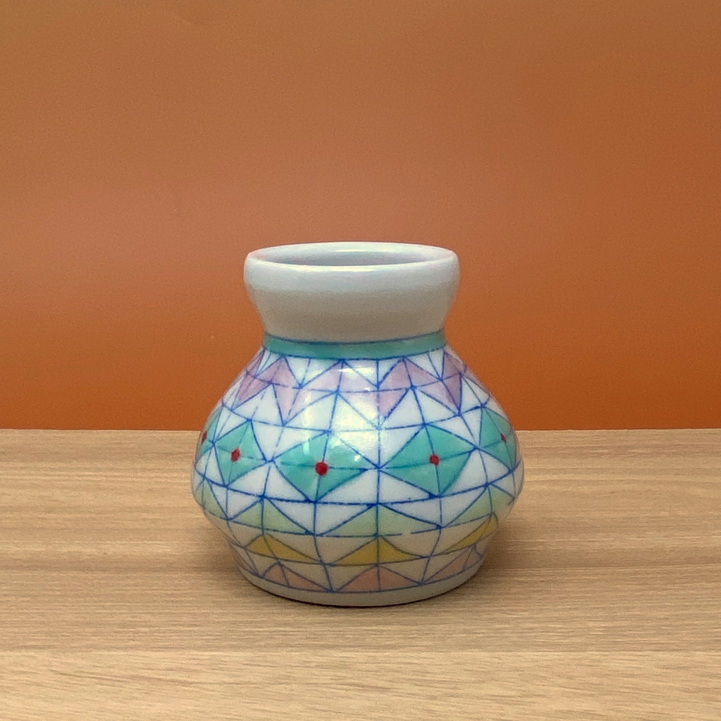 32_Bud vase: Pattern