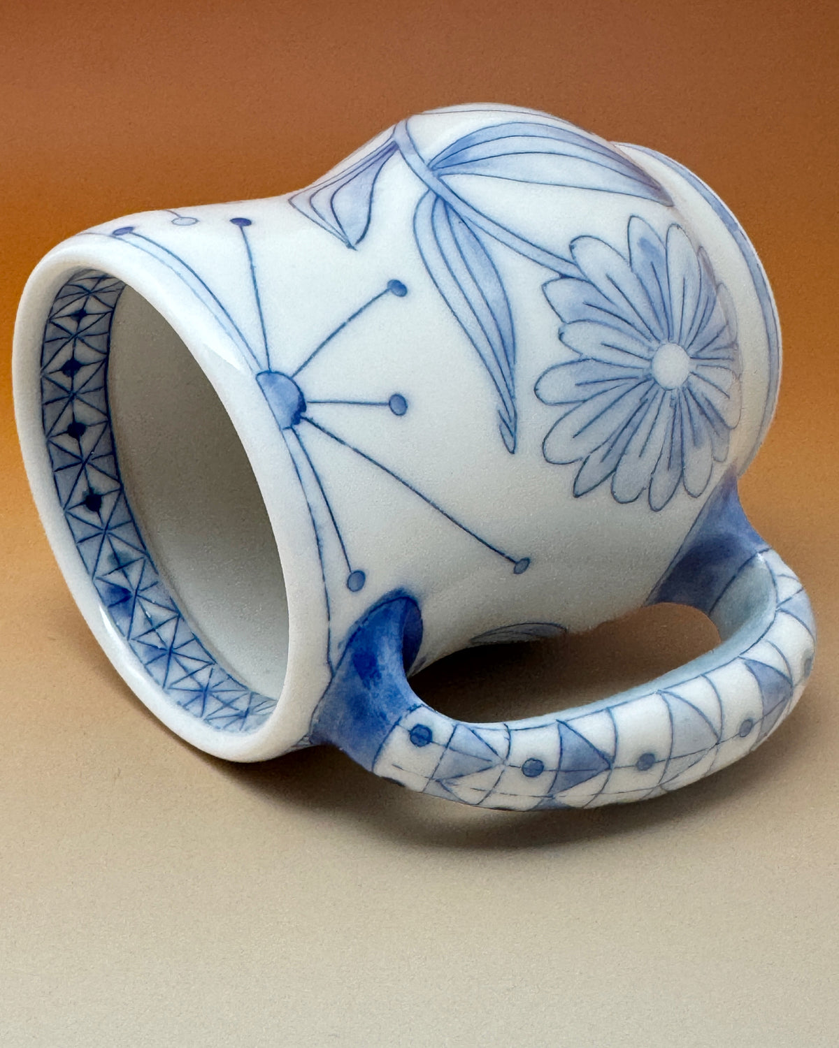 09_13oz Blue & White Dog Mug 4" tall