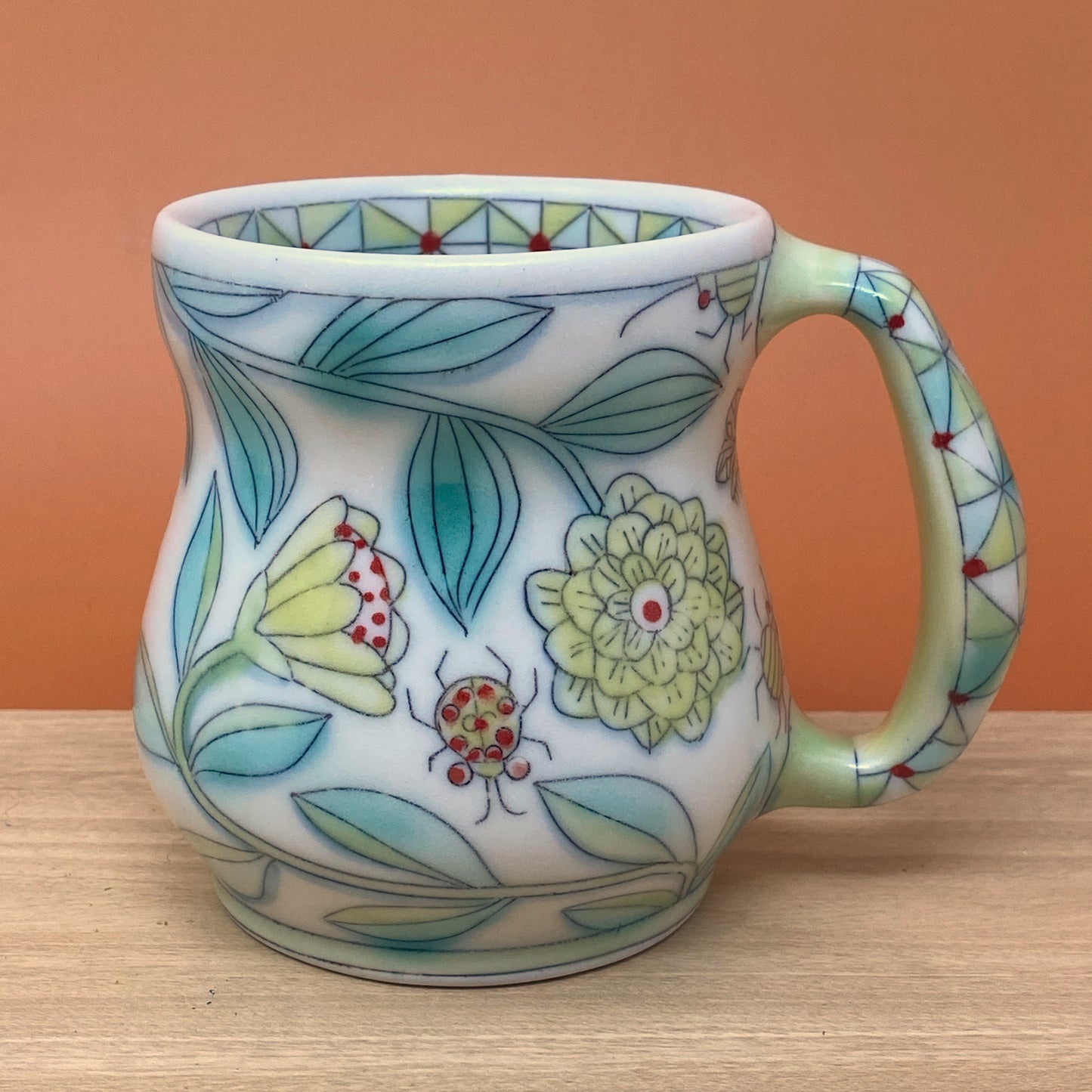 05_13oz Mug: Floral,Bugs