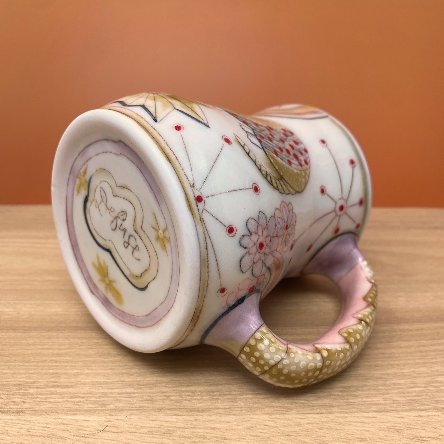 08_14oz Mug:Armadillo