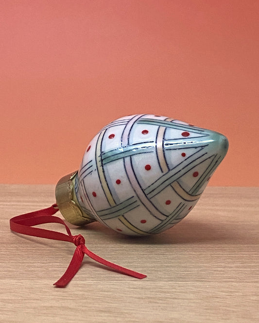 23_Ornament: Teardrop