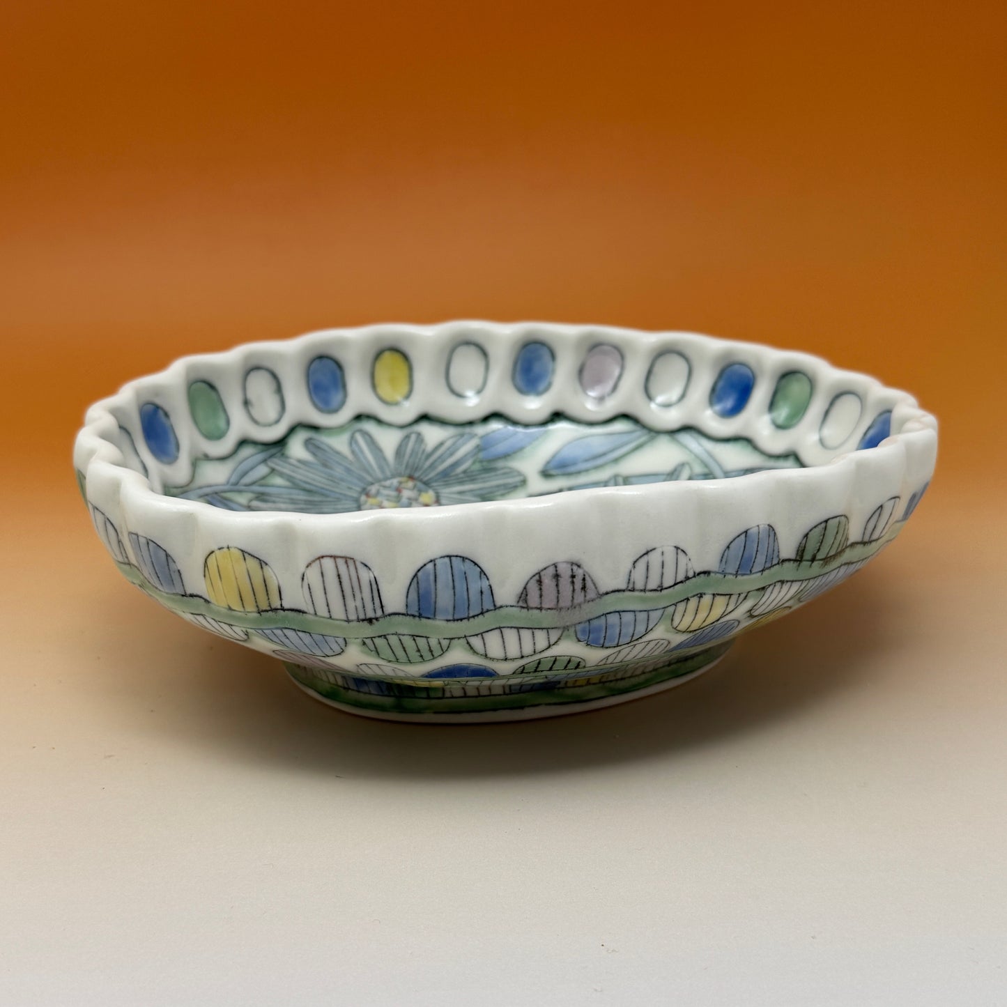 40_Oval Bowl with Ruffled Rim
