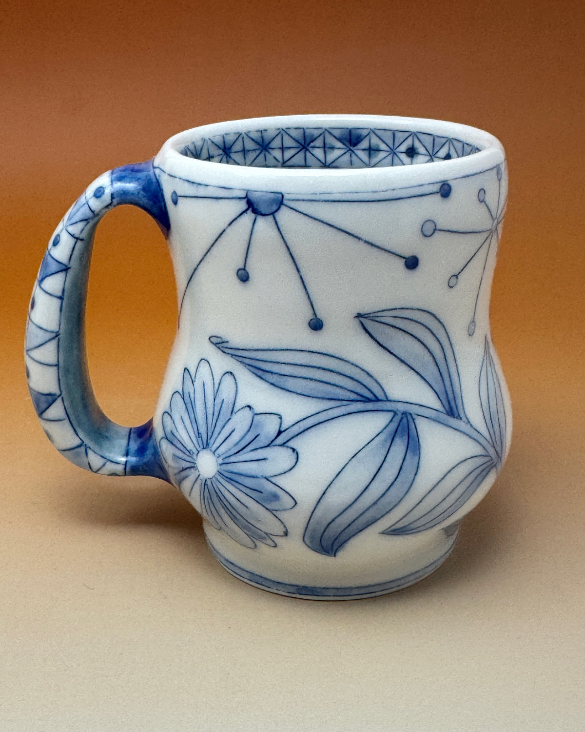 09_13oz Blue & White Dog Mug 4" tall