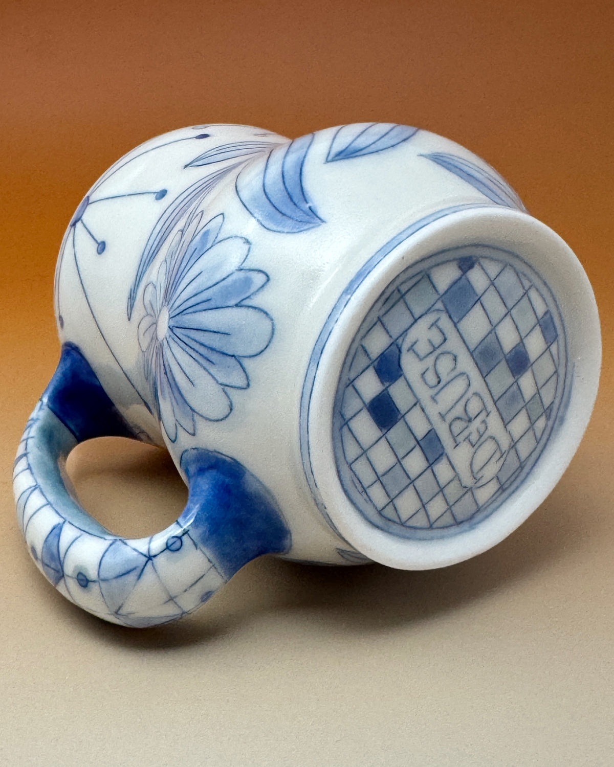 09_13oz Blue & White Dog Mug 4" tall