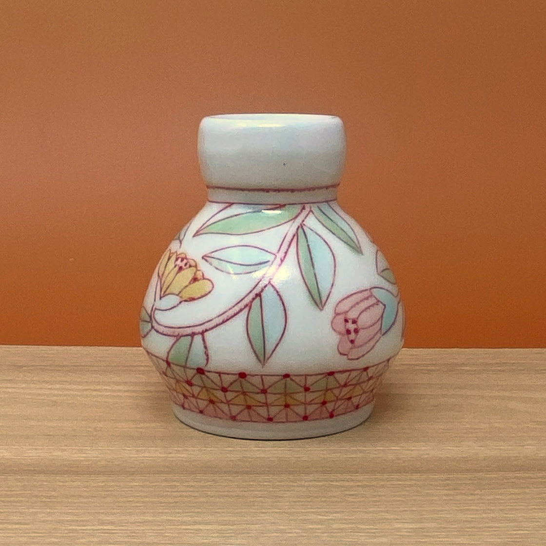 31_Bud vase: Floral