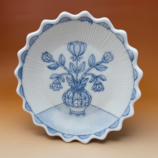 29_Blue & White Flower Vase Plate