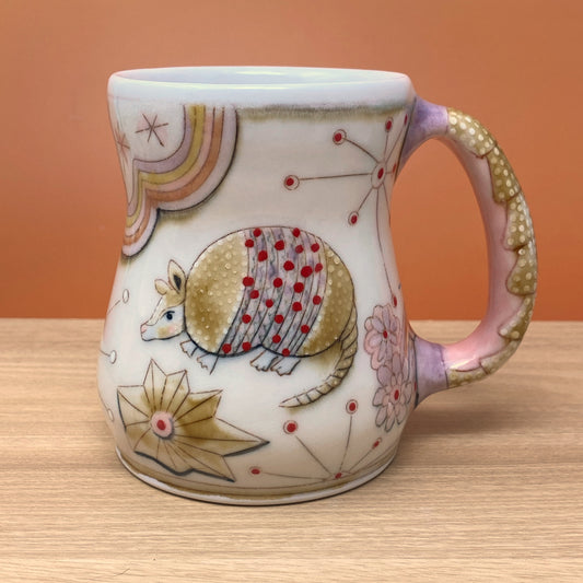 08_14oz Mug:Armadillo