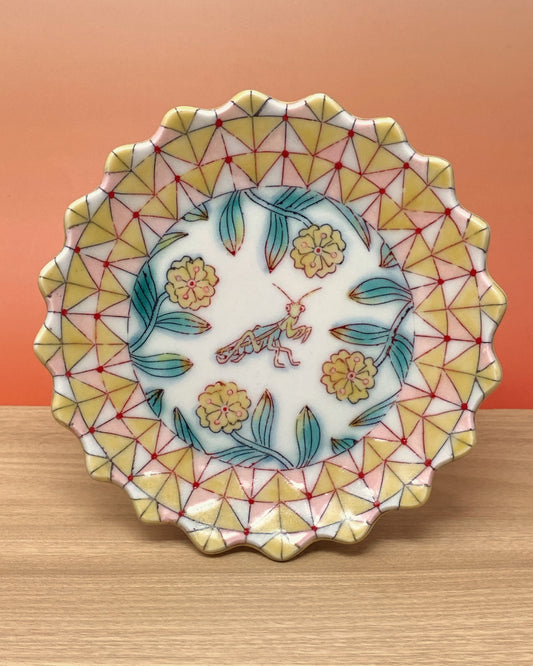 22_6.8” Snack Plate: Mantis/Yellow Flowers