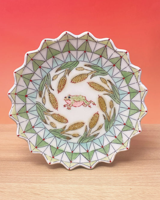 20_6.8” Snack Plate: Jumping Frog