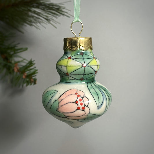 02C Curvy Ornament