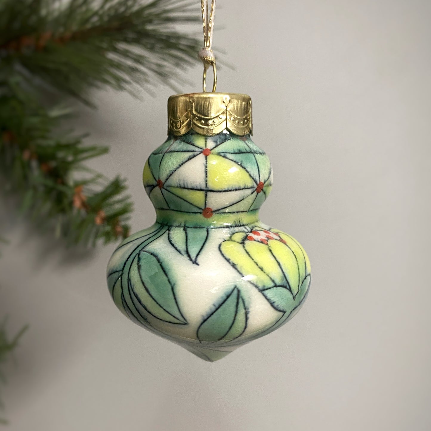 02D Curvy Ornament