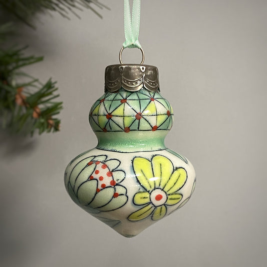 02A Curvy Ornament